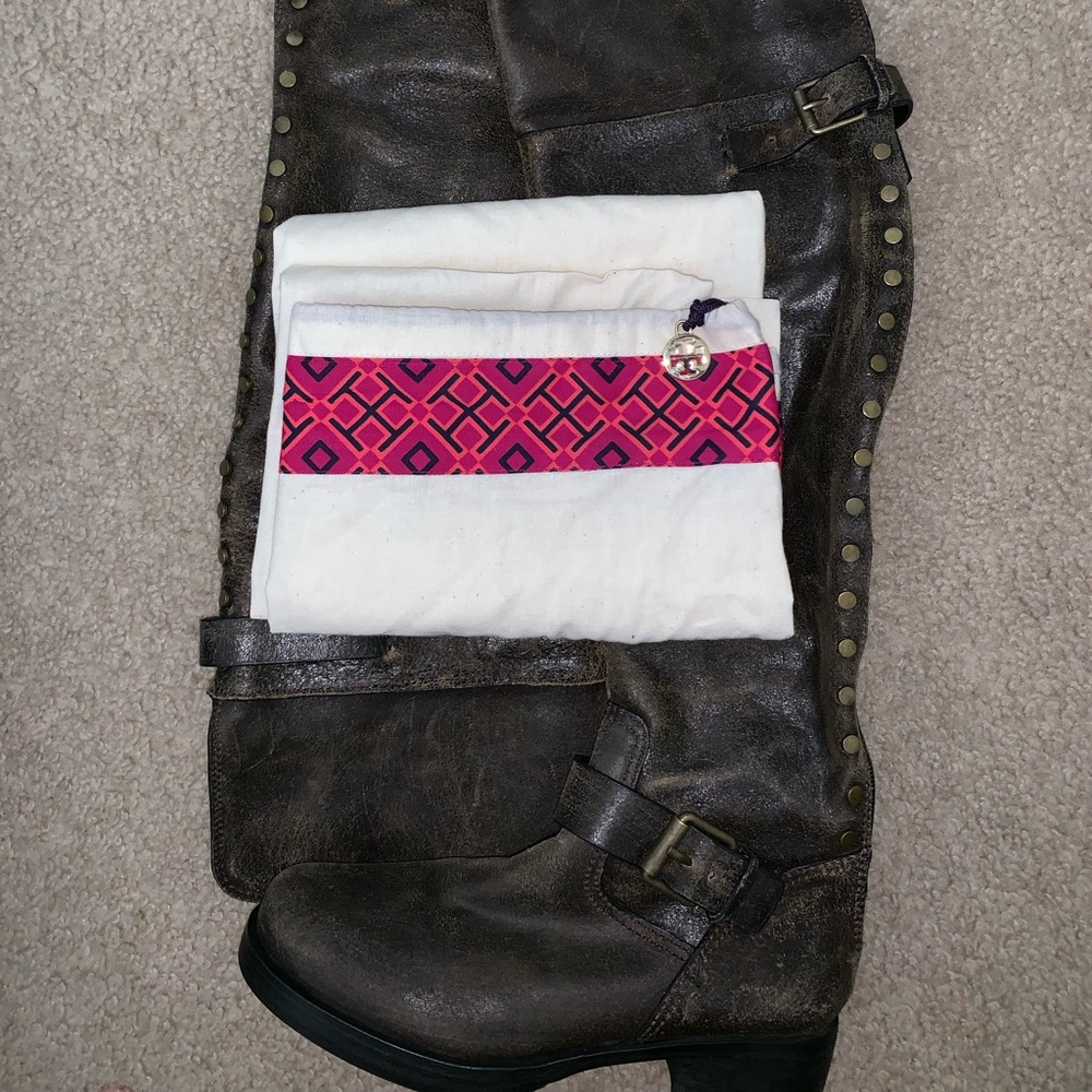 Regular fit. Worn twice comes with dust bag.